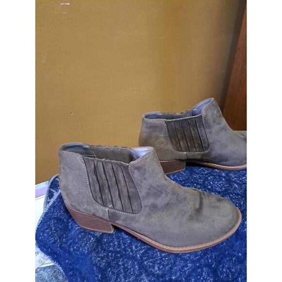 Echo Bay Brown Faux Suede Block Heel Ankle Bootie Women's Size 10 M Gently Loved - Picture 3 of 6
